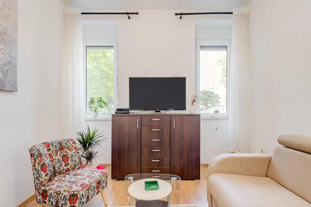 Split Apartment Worek 0*,