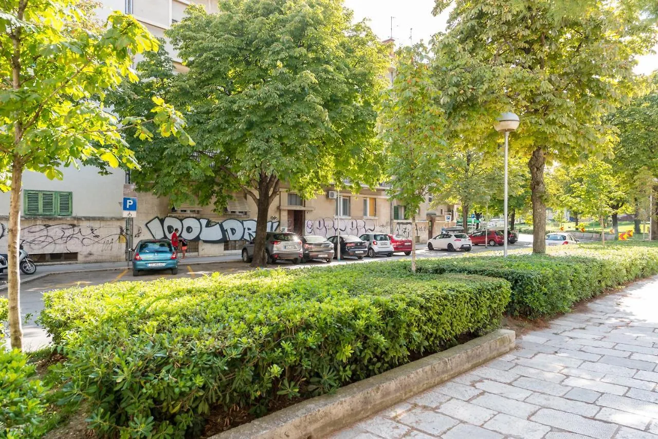 Split Apartment Worek