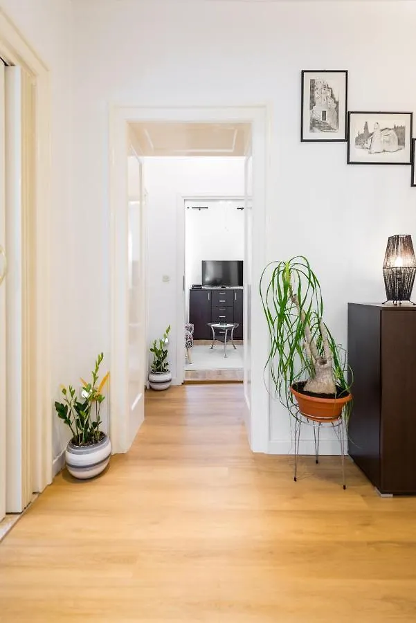 Split Apartment Worek