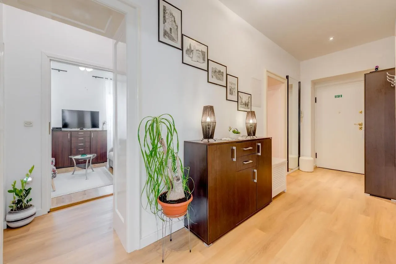 Split Apartment Worek